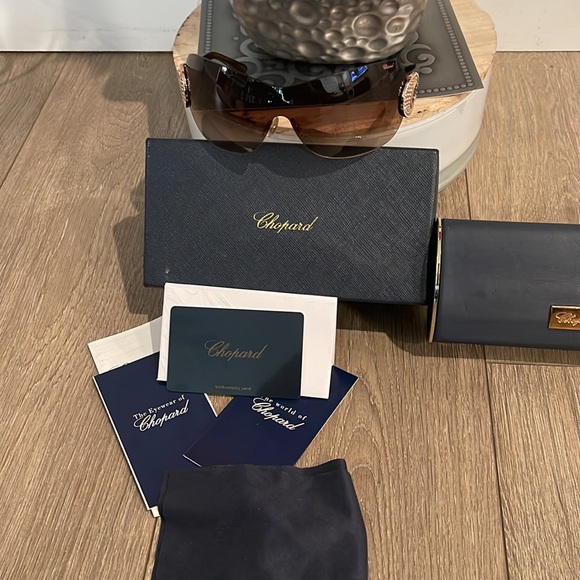 Chopard  Elegant sunglasses. Used in very Good condition. - Picture 5 of 8